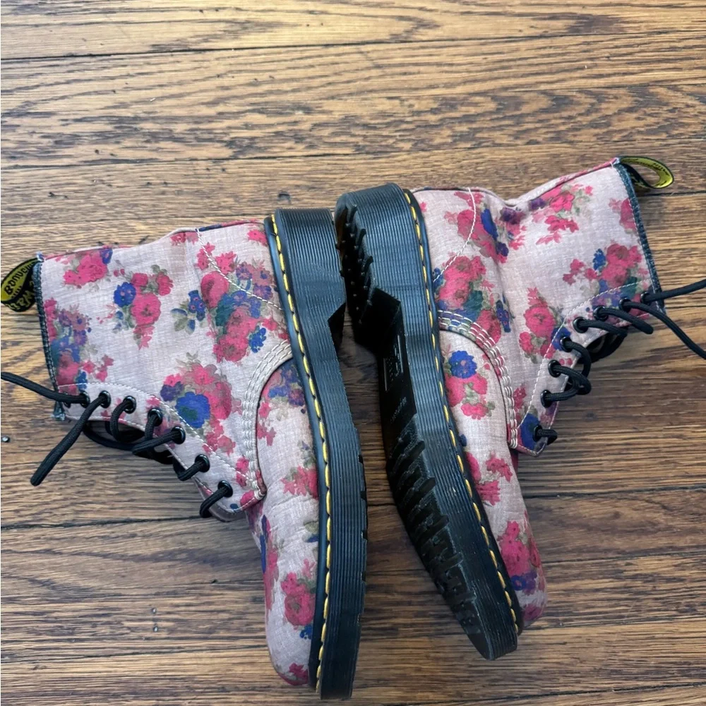 Dr. Martens Taupe Vintage Bouquet Castel (LIKE NEW) FIRM PRICE. Awesome boots! - Picture 13 of 16